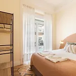 Bright Center, 10m From Subway, 6 Rooms, Up To 20 Ppl Lizbona