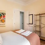 Bright Center, 10m From Subway, 6 Rooms, Up To 20 Ppl Dom wakacyjny Lizbona