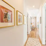 Bright Center, 10m From Subway, 6 Rooms, Up To 20 Ppl Dom wakacyjny