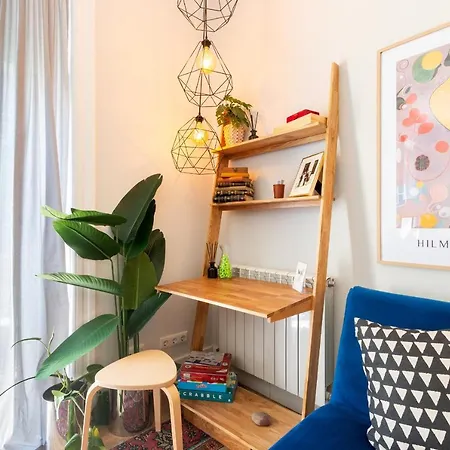 Holiday home Bright Center, 10m From Subway, 6 Rooms, Up To 20 Ppl