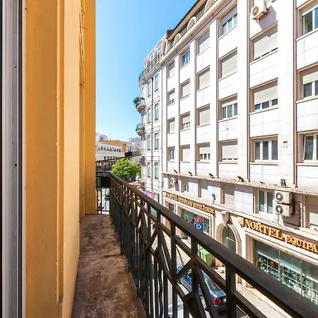 Dom wakacyjny Bright Center, 10m From Subway, 6 Rooms, Up To 20 Ppl Lizbona