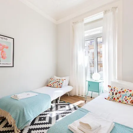 Bright Center, 10m From Subway, 6 Rooms, Up To 20 Ppl Сasa de vacaciones *