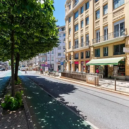 Bright Center, 10m From Subway, 6 Rooms, Up To 20 Ppl Holiday home Lisbon