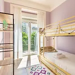 Bright Center, 10m From Subway, 6 Rooms, Up To 20 Ppl Feriehus