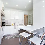 Bright Center, 10m From Subway, 6 Rooms, Up To 20 Ppl Feriehus Lisboa