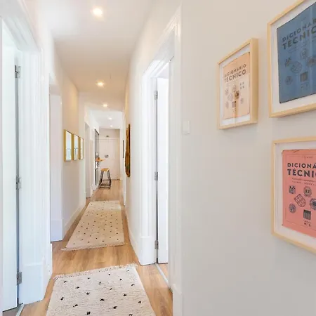 Bright Center, 10m From Subway, 6 Rooms, Up To 20 Ppl Hébergement de vacances Lisboa