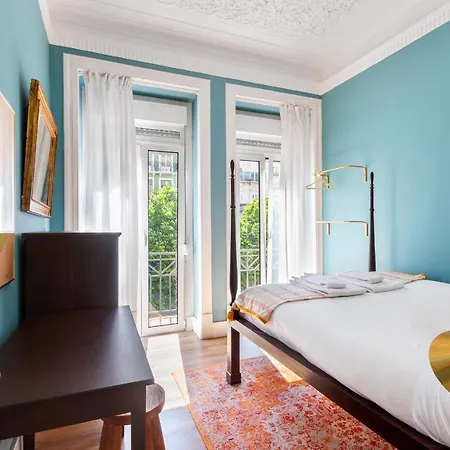 Vakantiehuis Bright Center, 10m From Subway, 6 Rooms, Up To 20 Ppl