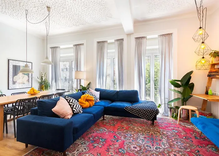 Bright Center, 10m From Subway, 6 Rooms, Up To 20 Ppl * Lisboa