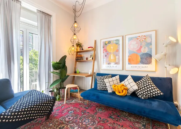 度假居 Bright Center, 10m From Subway, 6 Rooms, Up To 20 Ppl *