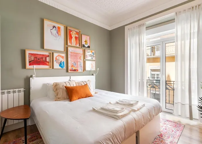 度假居 Bright Center, 10m From Subway, 6 Rooms, Up To 20 Ppl Lisboa