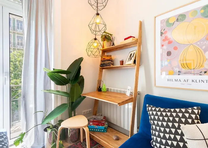 度假居 Bright Center, 10m From Subway, 6 Rooms, Up To 20 Ppl