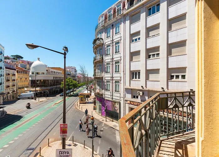 Bright Center, 10m From Subway, 6 Rooms, Up To 20 Ppl * Lisboa