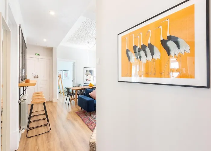 度假居 Bright Center, 10m From Subway, 6 Rooms, Up To 20 Ppl