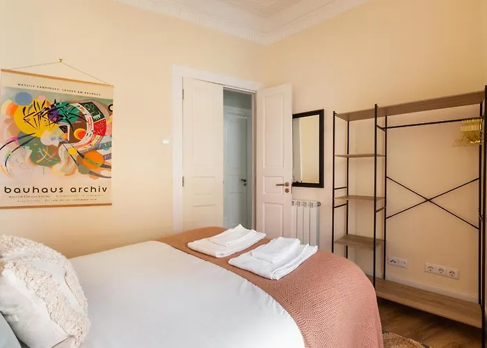 Bright Center, 10m From Subway, 6 Rooms, Up To 20 Ppl 度假居 Lisboa