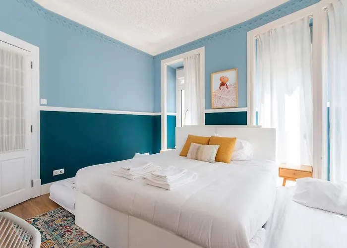 度假居 Bright Center, 10m From Subway, 6 Rooms, Up To 20 Ppl Lisboa