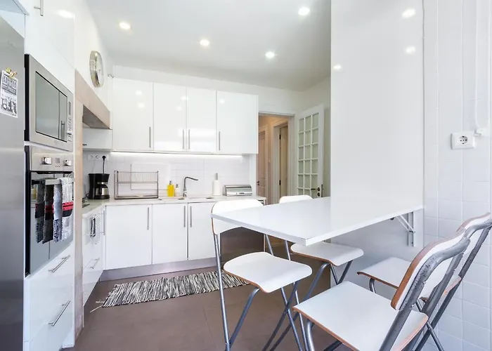 Bright Center, 10m From Subway, 6 Rooms, Up To 20 Ppl 度假居 Lisboa