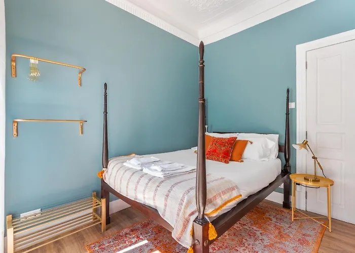 度假居 Bright Center, 10m From Subway, 6 Rooms, Up To 20 Ppl Lisboa