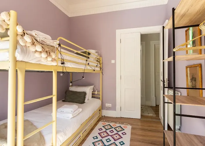 Bright Center, 10m From Subway, 6 Rooms, Up To 20 Ppl * Lisboa