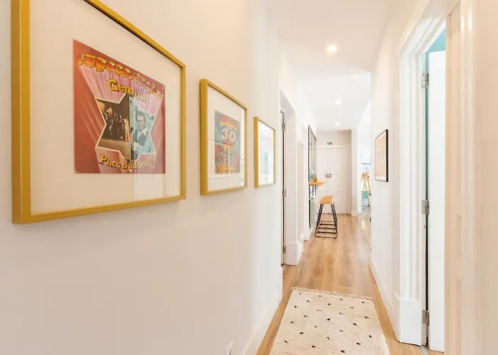 Bright Center, 10m From Subway, 6 Rooms, Up To 20 Ppl 度假居