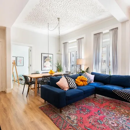 Bright Center, 10m From Subway, 6 Rooms, Up To 20 Ppl Holiday home Lisbon