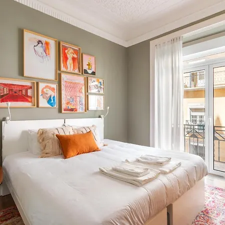 度假居 Bright Center, 10m From Subway, 6 Rooms, Up To 20 Ppl Lisboa