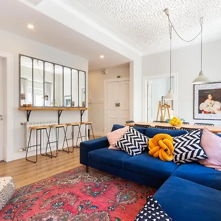 Bright Center, 10m From Subway, 6 Rooms, Up To 20 Ppl Holiday home