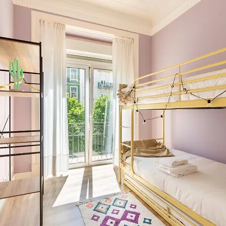 Bright Center, 10m From Subway, 6 Rooms, Up To 20 Ppl 度假居