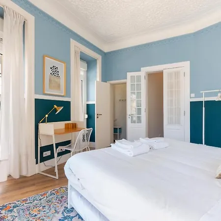 Bright Center, 10m From Subway, 6 Rooms, Up To 20 Ppl 度假居