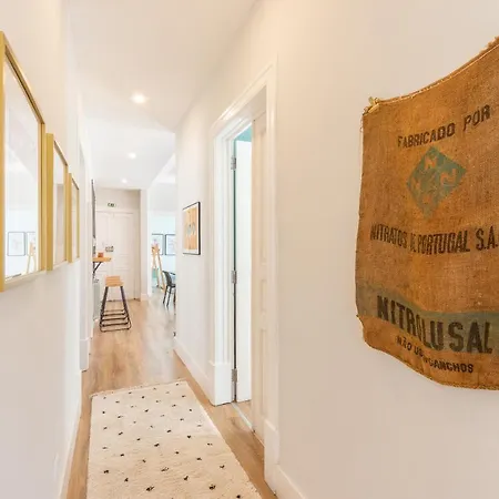 Bright Center, 10m From Subway, 6 Rooms, Up To 20 Ppl 度假居