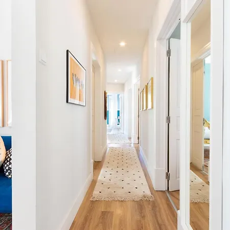 度假居 Bright Center, 10m From Subway, 6 Rooms, Up To 20 Ppl Lisboa