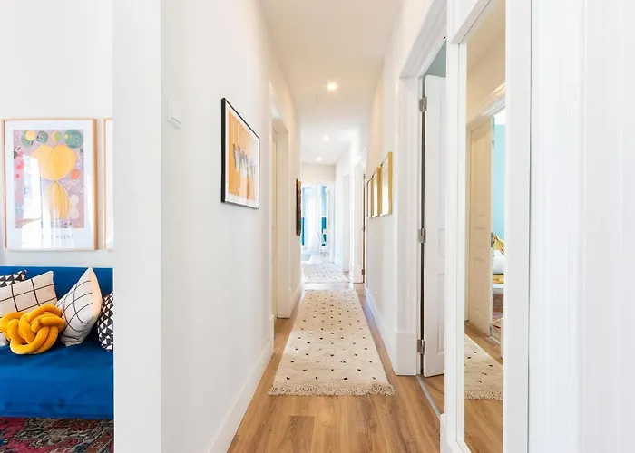 度假居 Bright Center, 10m From Subway, 6 Rooms, Up To 20 Ppl Lisboa