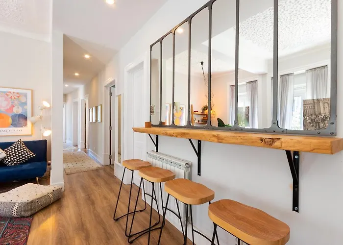 度假居 Bright Center, 10m From Subway, 6 Rooms, Up To 20 Ppl *